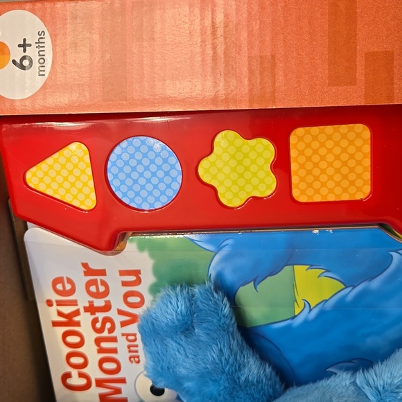 SING AND PLAY SONGBOOK AND CUDDLY COOKIE MONSTER. NEW IN BOX. - Picture 5 of 8